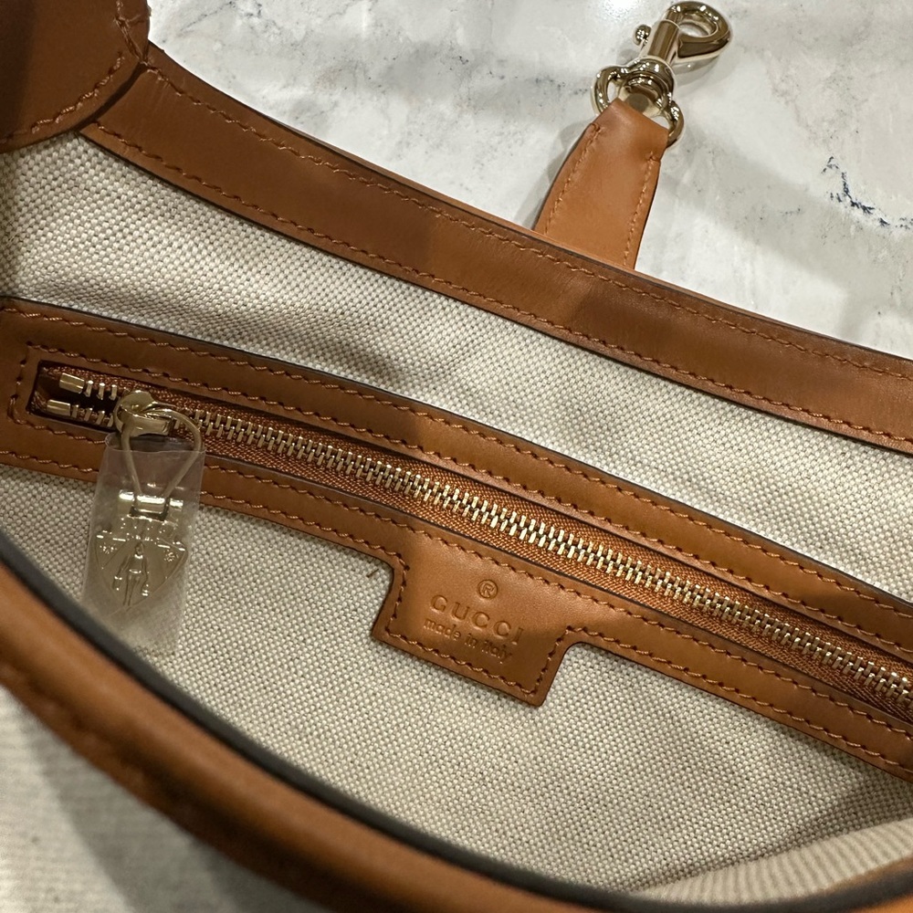 GUCCI Small Jackie Canvas Shoulder Bag
Brown leather (Calf), white canvas - Picture 9 of 16